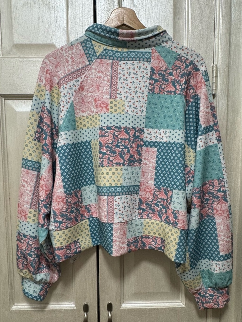 Simply Southern Women L Multi Patchwork Floral Print Slightly Cropped Polo Shirt - Picture 3 of 13